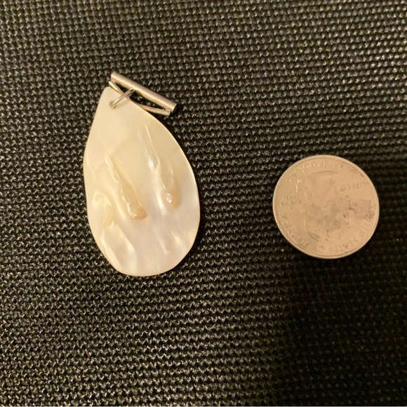 Shell Pendant - Picture 5 of 7